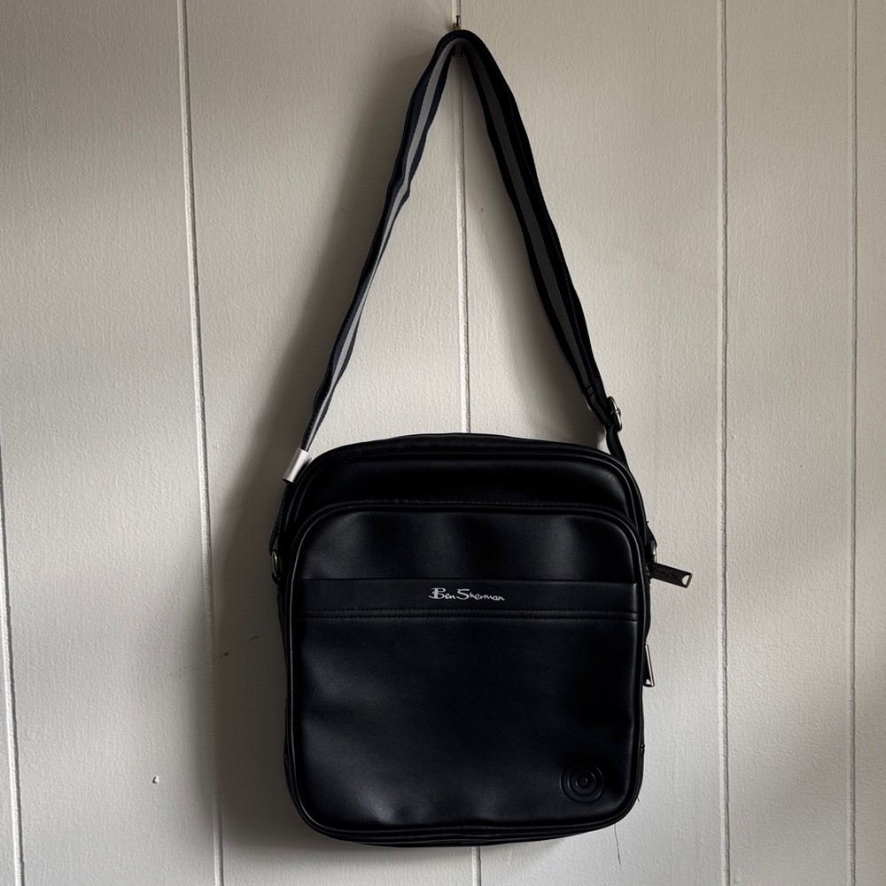 Ben Sherman Classic Black Messenger Bag NWOT